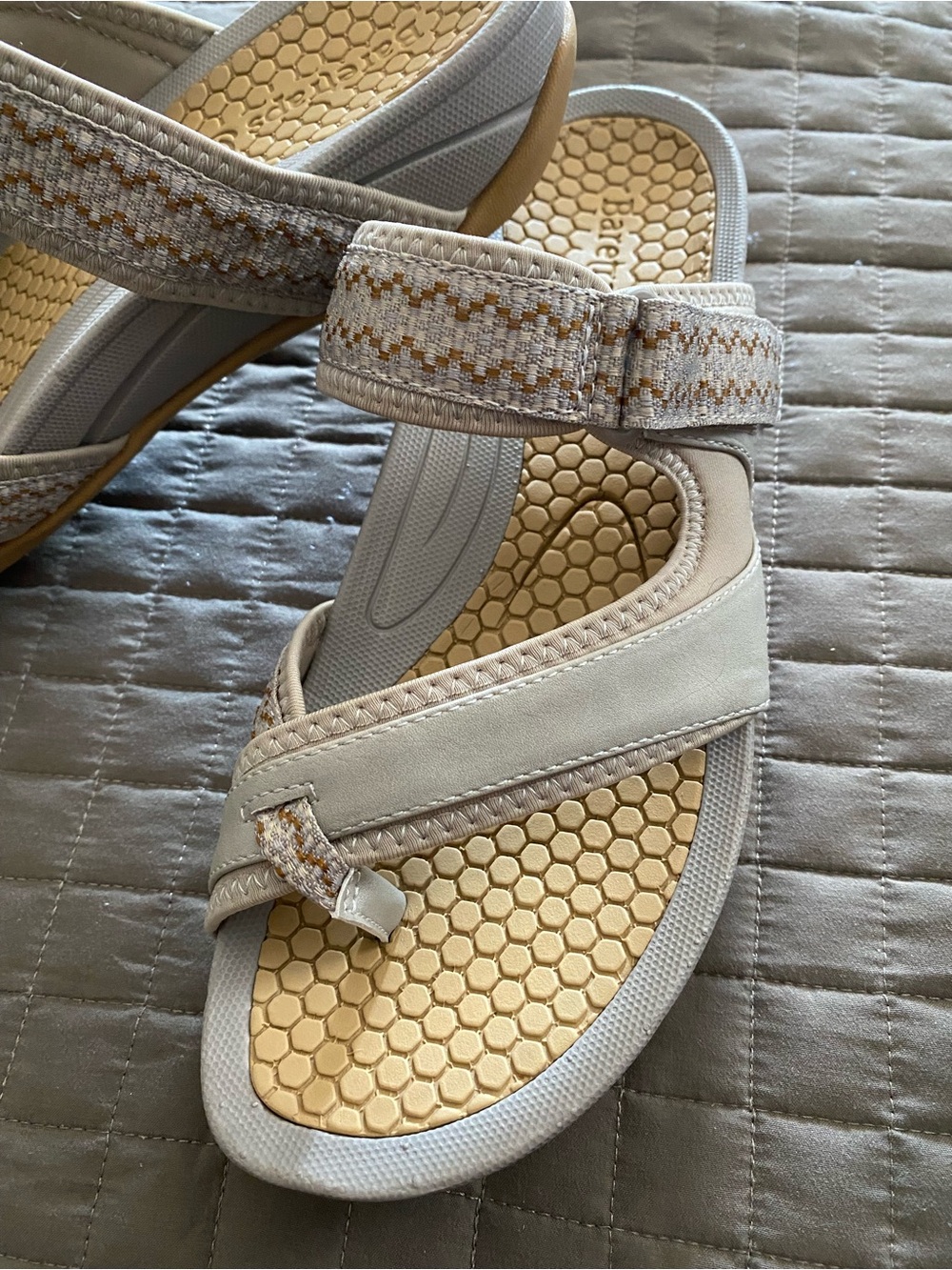 Baretraps Rebound Technology thong wedge sandals…Size 9M - Picture 9 of 12